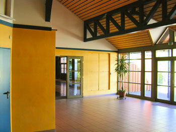 Foyer der Gemeindehalle Schwollen